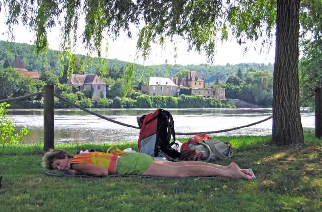Walking in France: An afternoon nap beside the Dordogne, Lalinde camping ground