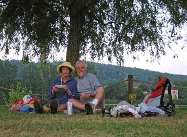 Walking in France: First breakfast beside the Dordogne, Lalinde camping ground