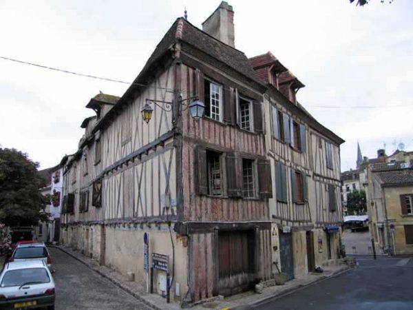 Walking in France: Old part of Bergerac