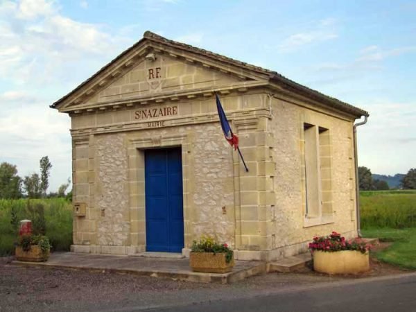 Walking in France: The Marie of St-Nazaire, apparently abandoned by St-Nazaire