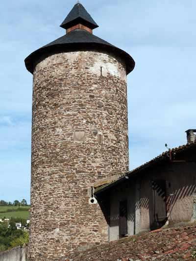 Walking in France: Tower of Les Avalats, Saint-Juéry