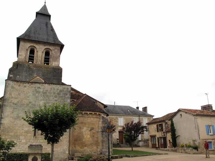 Walking in France: The church square with the gite on the right, Sorges