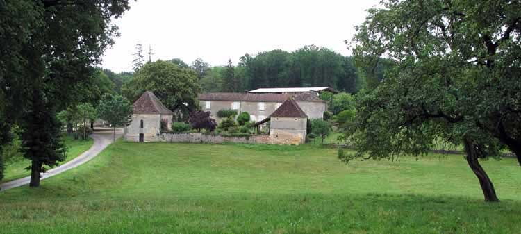 Walking in France: A farm near Cornille