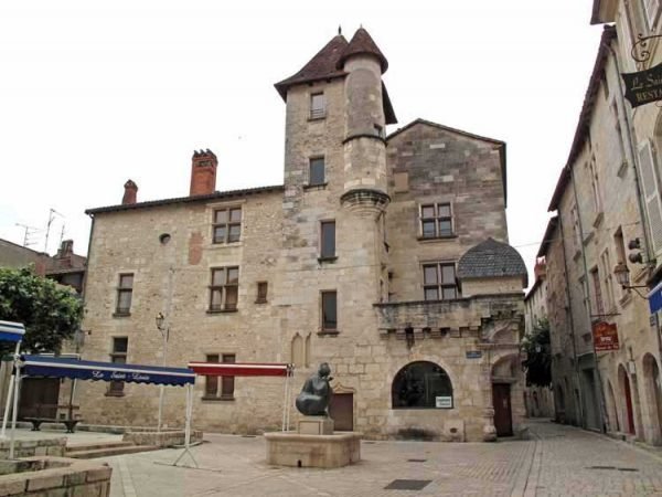 Walking in France: A farm near Cornille