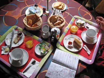 Walking in France: The beautiful breakfast, Hotel des Remparts, Castillonnès