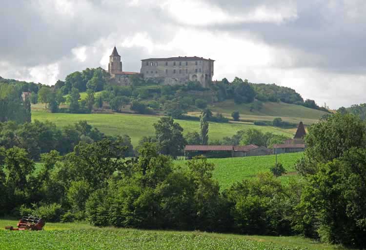 Walking in France: Approaching the Château of Lavardens