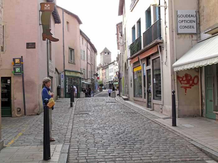 Walking in France: Half-heartedly looking for a meal in Cluny
