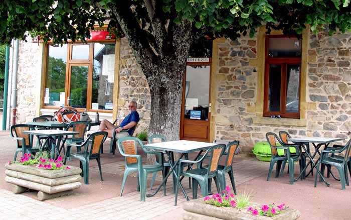 Walking in France: The closed bar-restaurant, Meaux-la-Montagne