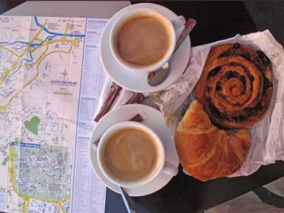 Walking in France: Second breakfast in the Square Coiffier