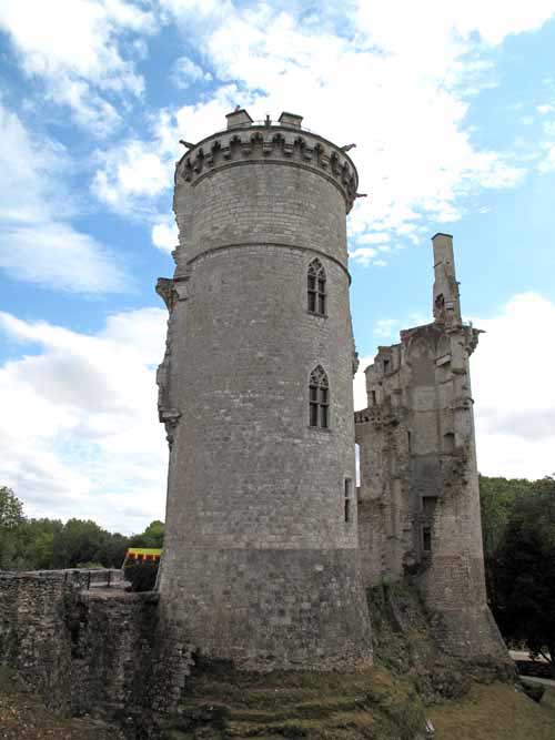 Walking in France: The two remaining towers of the ruined château, Mehun-sur-Yèvre