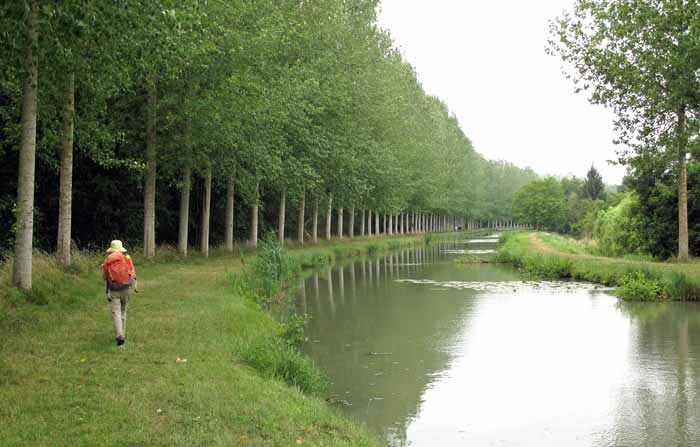 Walking in France: On the tow path of the Canal de Berry