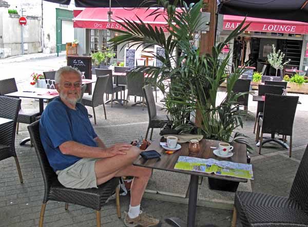 Walking in France: Coffees on arrival in Montrichard