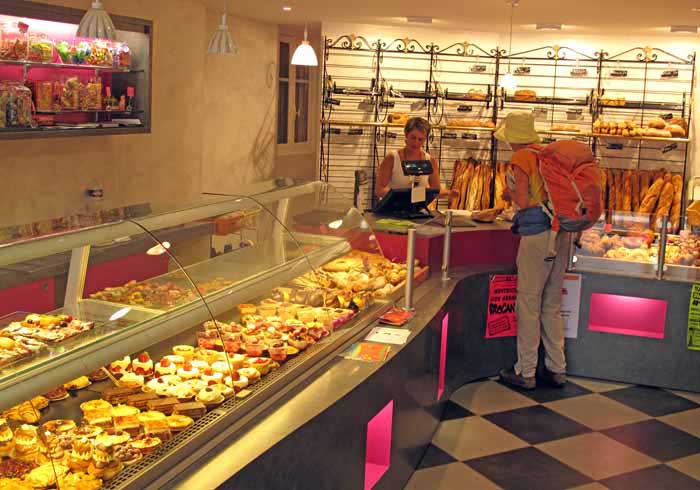 Walking in France: The splendid boulangerie in St-Georges-sur-Cher