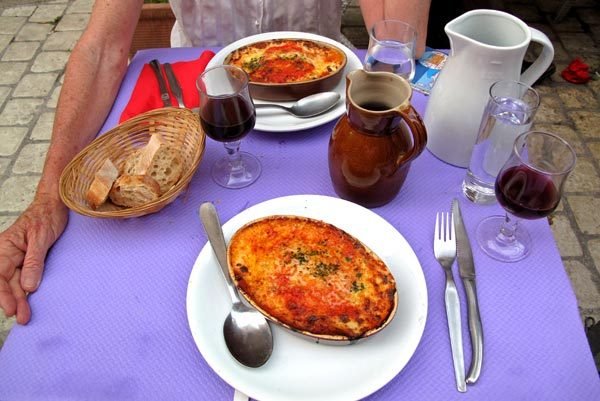 Walking in France: Lasagnes at the Pizzeria Aldo