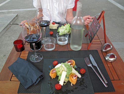 Walking in France: Entrées with wine and bread