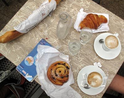 Walking in France: ....and our second breakfast