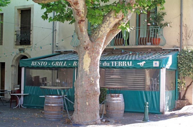 Walking in France: The bar in Soubès was definitely closed