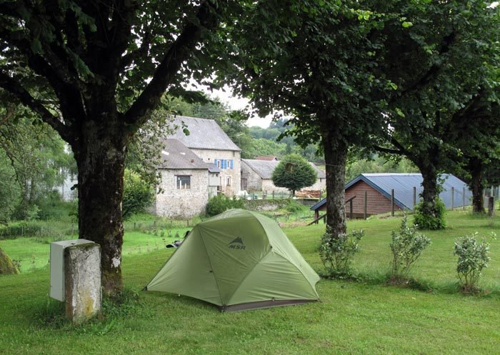 Walking in France: Installed in the Lacelle camping ground