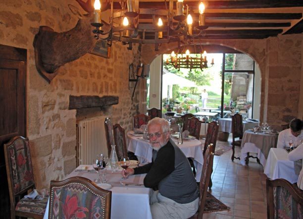 Walking in France: Waiting for dinner, Saint-Hilaire-le-Château