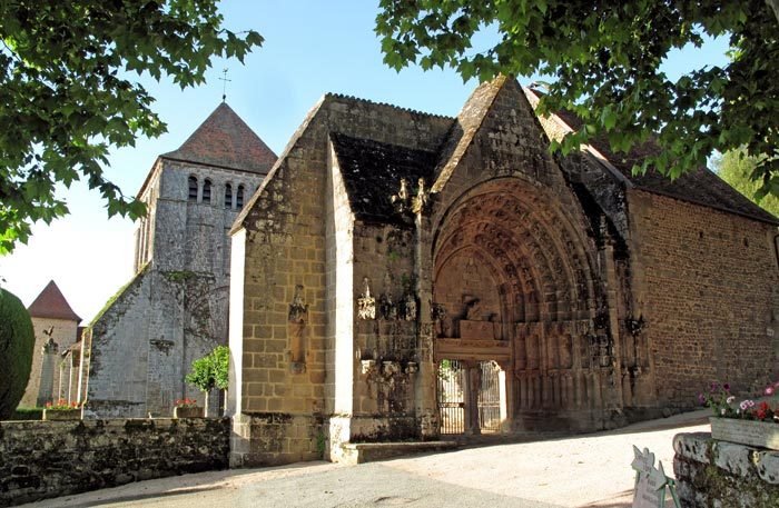 Walking in France: Entrance to the monastery