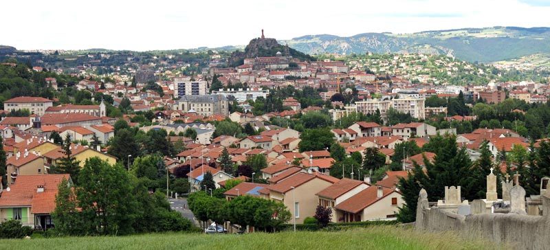Walking in France: Looking back to le Puy and its Virgin