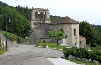 Walking in France: Leaving Concoules and its church