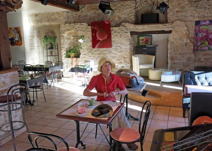 Walking in France: Early coffee at the Bon Accueil