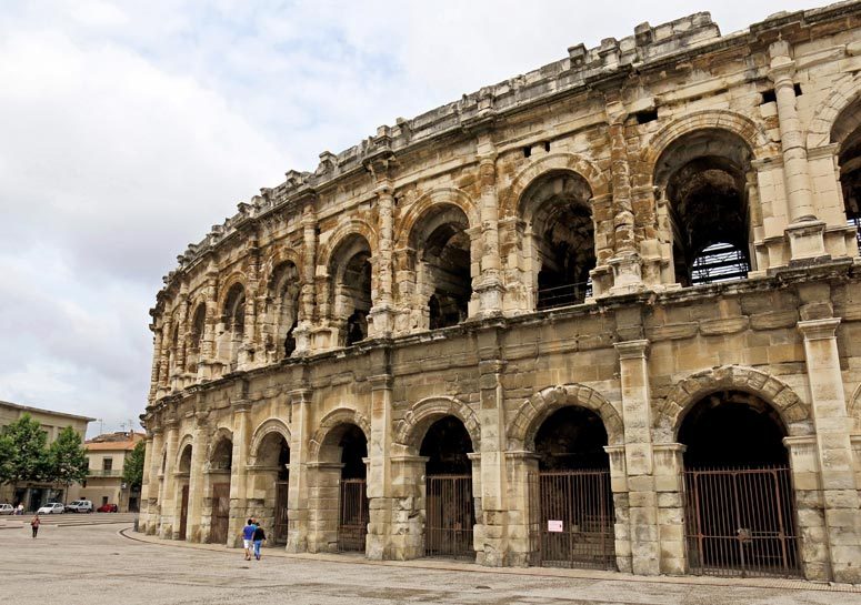 Walking in France: Some tourism in Nîmes; the arena ...