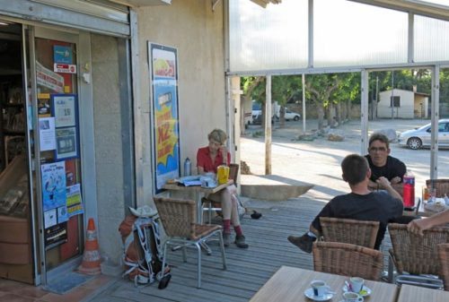 Walking in France: Second breakfast in Montbazin