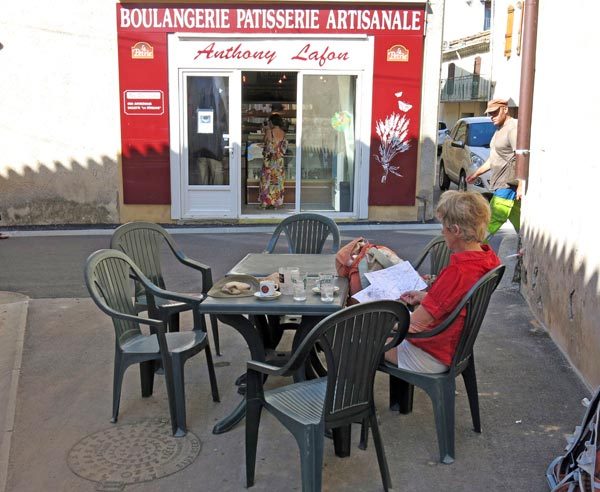 Walking in France: The bar in Pinet