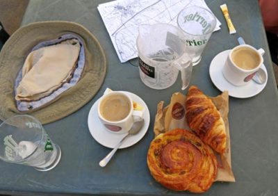 Walking in France: Second breakfast in Pinet