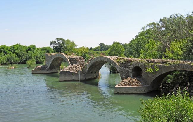 Walking in France: The Roman bridge on the Via Domitia