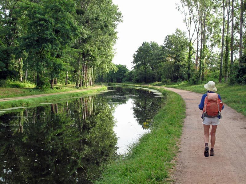 Walking in France: Back on one of our favourite canals
