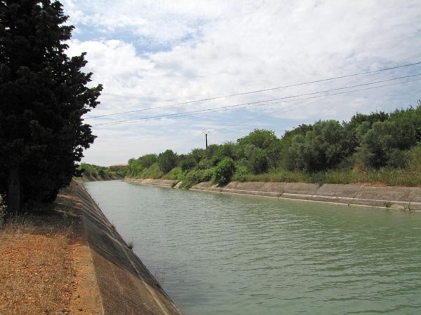 Walking in France: The Bas-Rhône-Languedoc canal