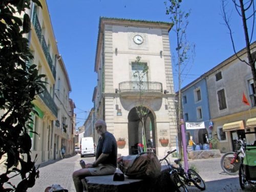 Walking in France: A cool drink in Serignan