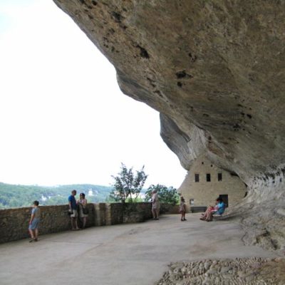 Walking in France: Rock shelter, les Eyzies