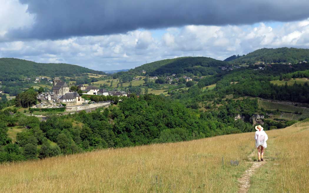 Walking in France: Chasteaux across the Couze valley