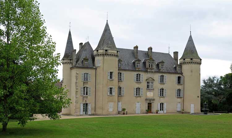 Walking in France: Château of Nexon