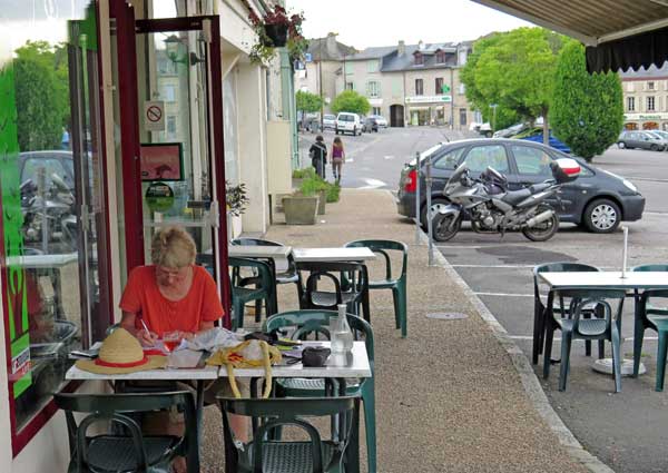 Walking in France: Apéritifs and diary writing