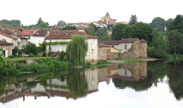 Walking in France: Crossing the Vienne to the hotel/bar in Availles-Limouzine