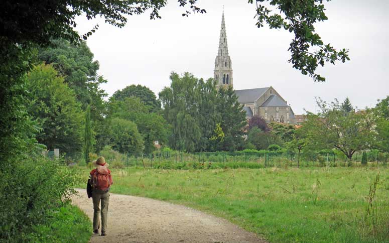 Walking in France: The church of St-Martin-la-Rivière