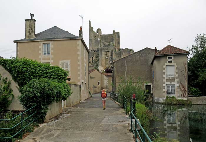 Walking in France: A lane below the cité médiévale
