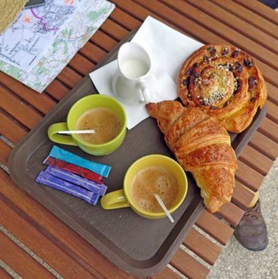 Walking in France: An excellent second breakfast