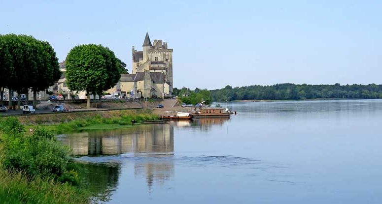Walking in France: Château of Montsoreau