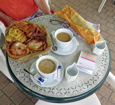 Walking in France: Four squashed pastries for second breakfast