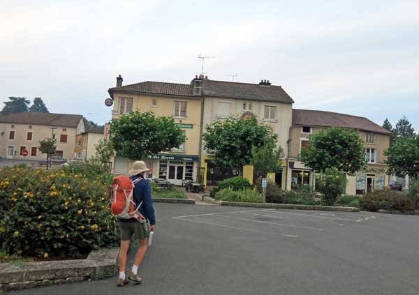 Walking in France: A very early start in Chabanais