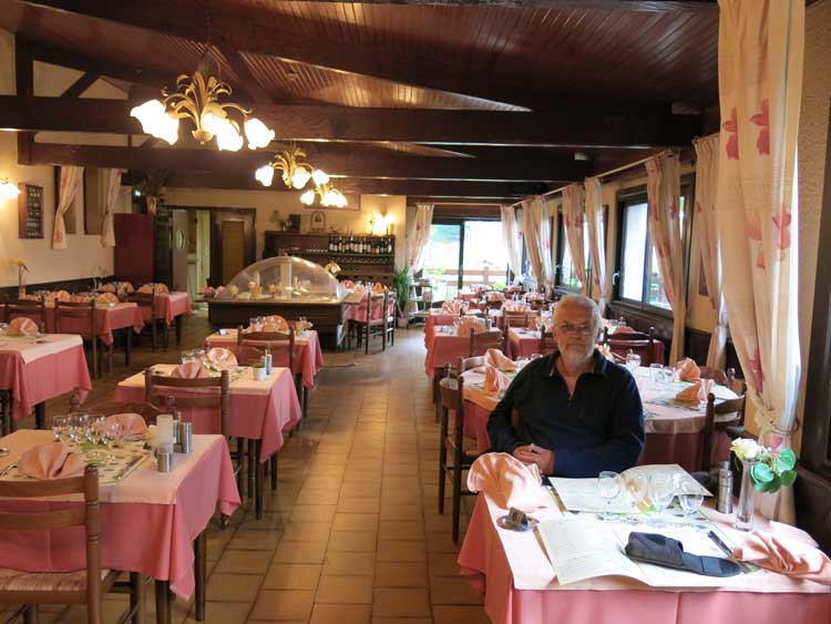 Walking in France: The dining room of l'Emeraude, Confolens