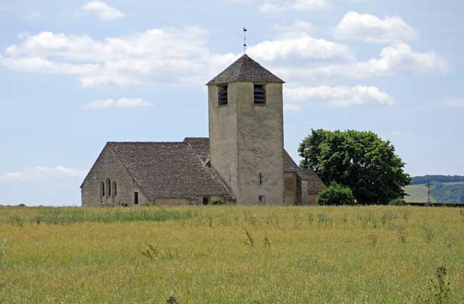 Walking in France: The fortified church of Chasignelles