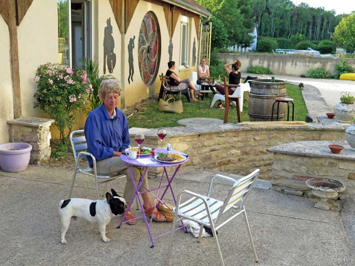 Walking in France: Dinner on the terrace, la Botica