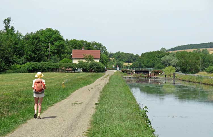 Walking in France: Near Tonnerre, and the end of our canal walk